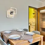 Montana Haus, *