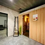 Montana Haus, *
