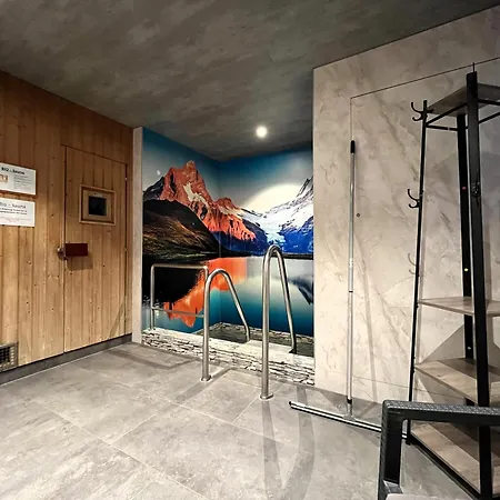 Montana Haus, *