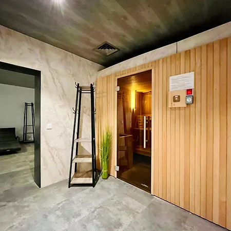 Montana Haus, *