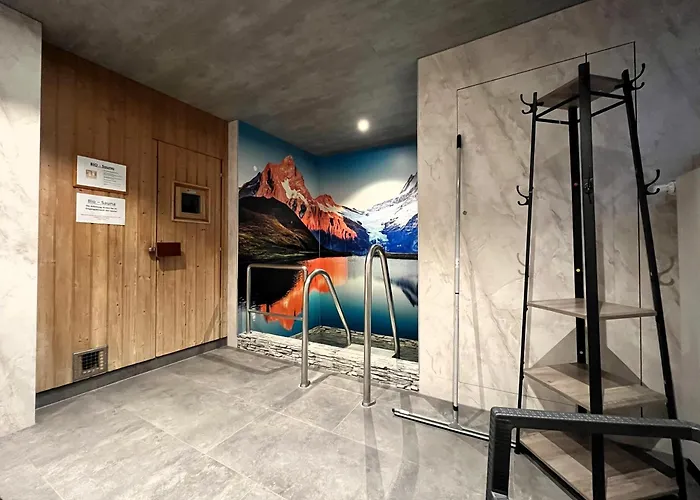 Montana Haus, *